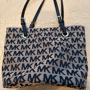 MICHAEL KORS PURSE GENTLY USED